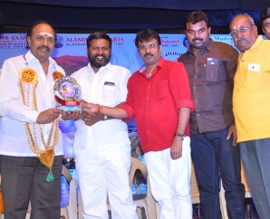 V. C. Guhanathan receive MGR Awards 2016