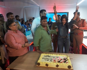 விஜய் சேதுபதிக்காக நடிகை ஸ்ருதிஹாசன் பாடிய பாடல் வைரல்!