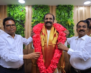 தாயை தந்தையை பராமரிக்கக் கூடாது என்று எந்த மகனும், மகளும் நினைப்பதில்லை- வைரமுத்து