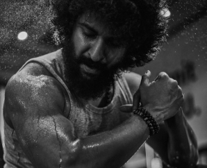 'தி பாரடைஸ்' படத்தில் நேச்சுரல் ஸ்டார் நானியின் புதிய  பீஸ்ட் மோட் தோற்றம் வெளியாகியுள்ளது!!
