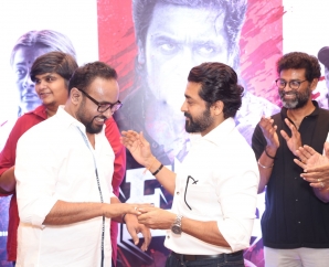 சூர்யாவிற்கு வைர மோதிரத்தை பரிசளித்த விநியோகஸ்த!