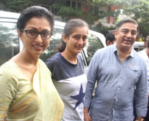 KAMLA HAASAN REGISTERED VOTE WITH HIS FAMILY - VIDEO